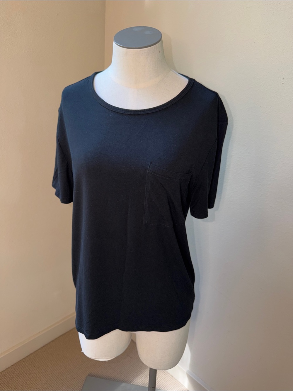 NWOT Cozy Earth Women's Bamboo Stretch-Knit Lounge Tee Black Pocket XS
